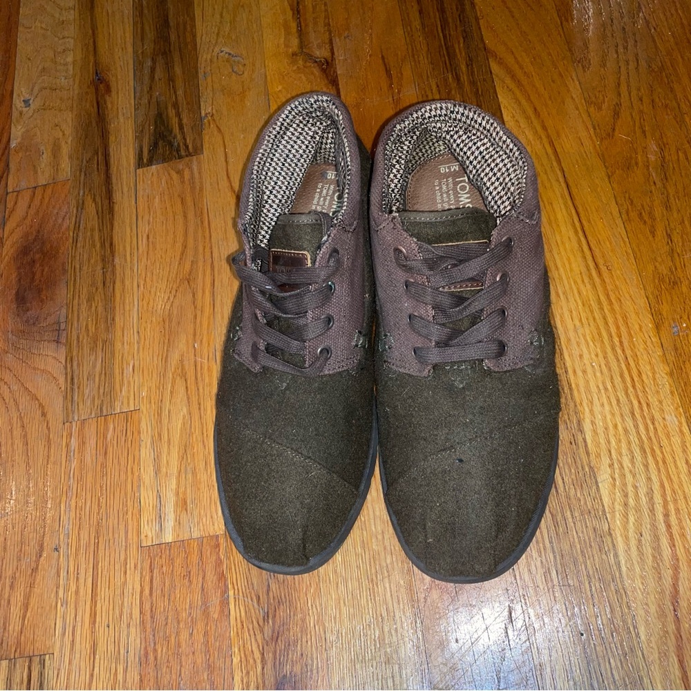 Tom’s boots size ten